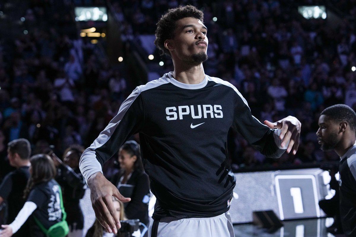 斗球体育app下载-文班亚马第3季提前熄火：25+11+3的DPOY，马刺却玩砸了